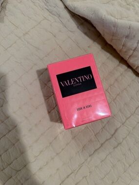 Valentino Donna Born in Roma Eau de Parfum - BRAND NEW IN BOX & PLASTIC